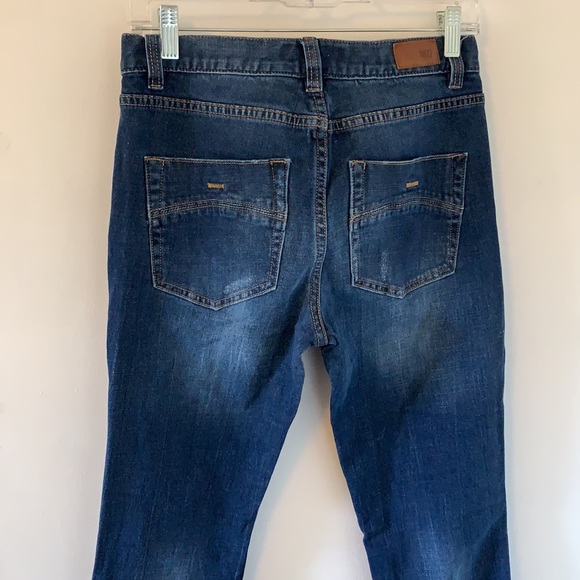 Distressed blue jeans - Picture 4 of 4